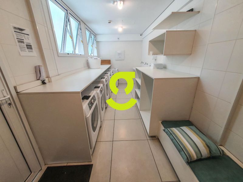 �timo apto MOBILIADO, andar alto, vista para o Par...