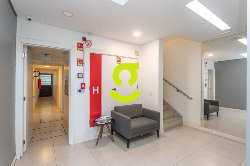 Apartamento moderno ao lado da UFRGS e da Reden��o...