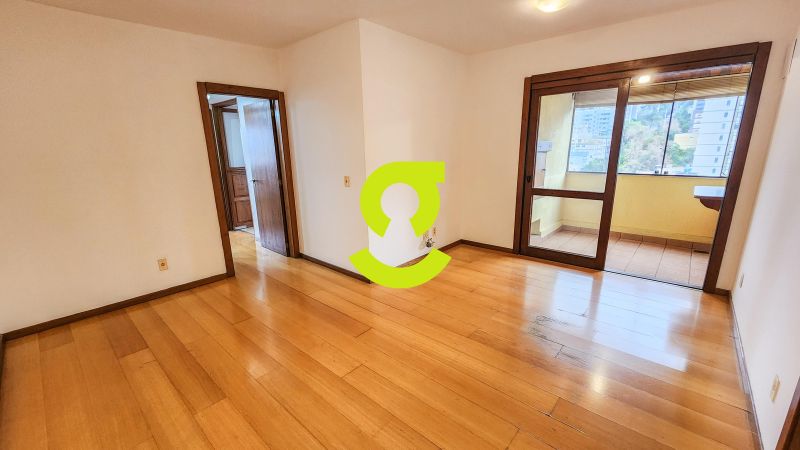 Apt semi mobiliado, andar alto, 92m, sacada aberta...