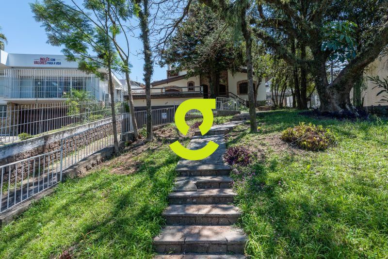 Casa comercial com 206m� na Av. Wenceslau Escobar ...