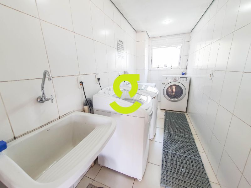 Apto semi mobiliado, andar alto, churrasqueira , 2...