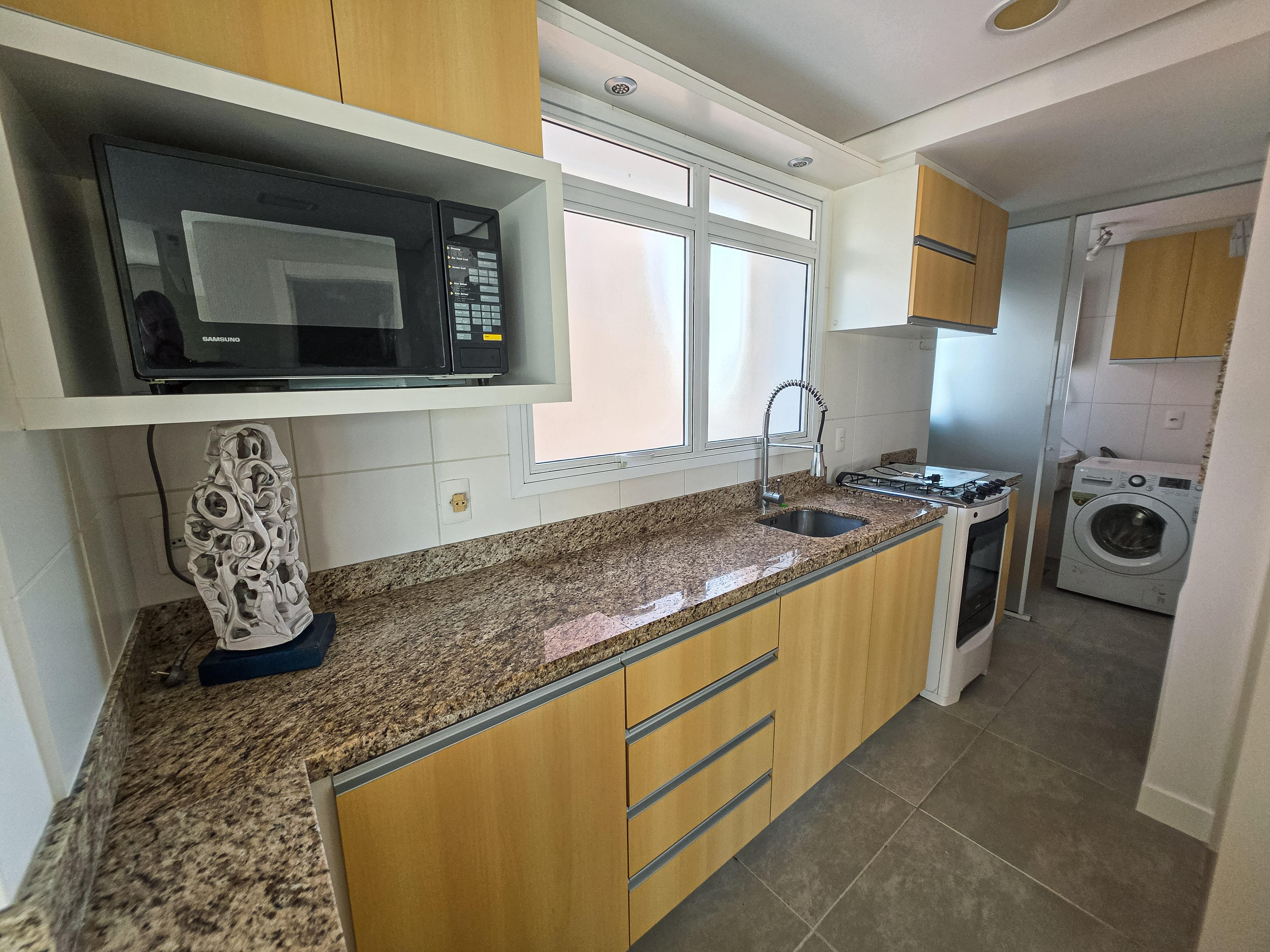 �timo apto em andar alto, semi mobiliado, 124m pri...