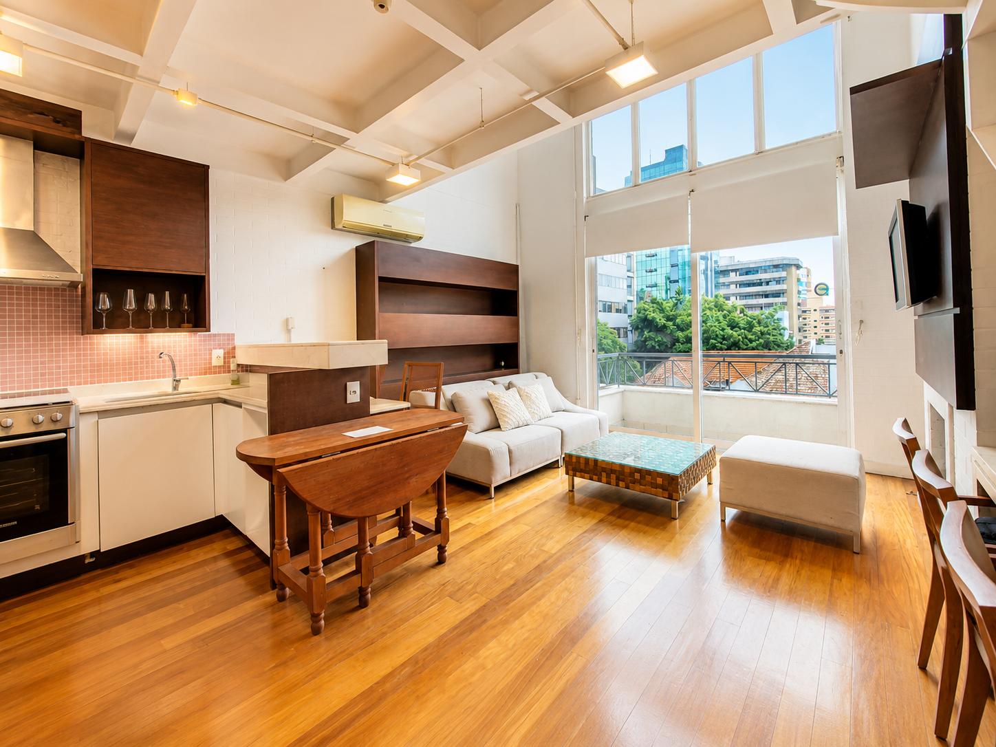Loft Duplex Mobiliado com 84m�, 2 Vagas e Hidromas...