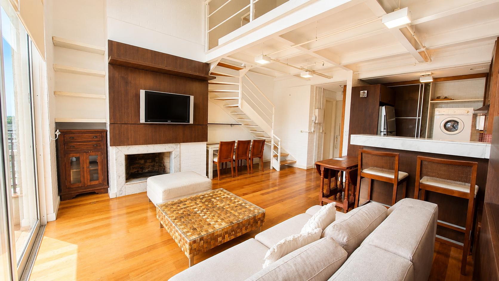 Loft Duplex Mobiliado com 84m�, 2 Vagas e Hidromas...