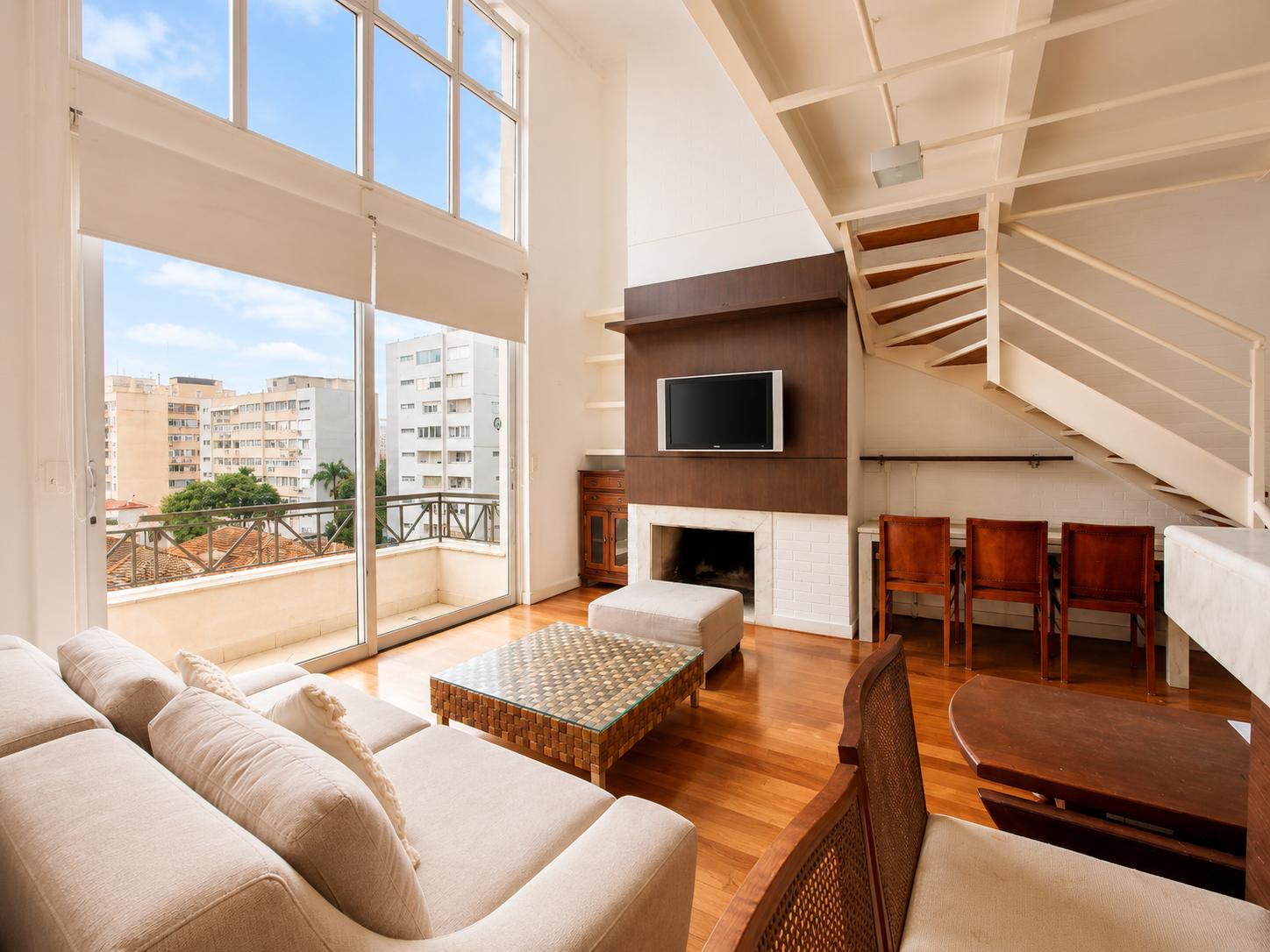 Loft Duplex Mobiliado com 84m�, 2 Vagas e Hidromas...