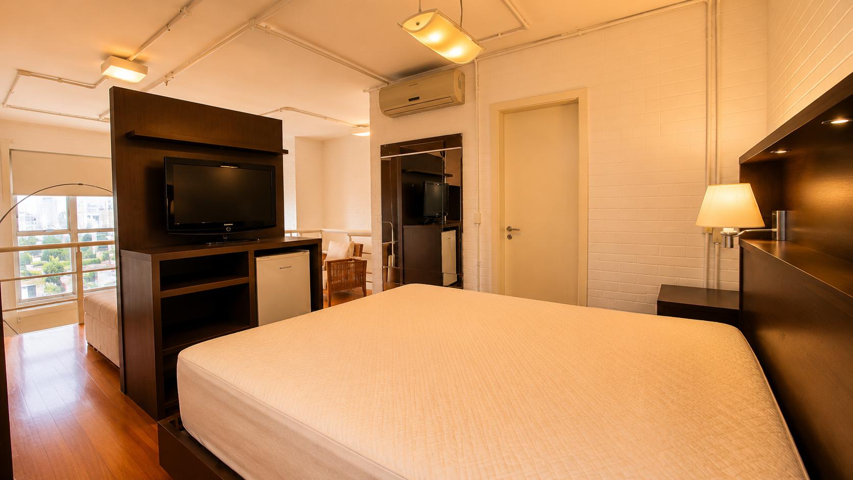 Loft Duplex Mobiliado com 84m�, 2 Vagas e Hidromas...