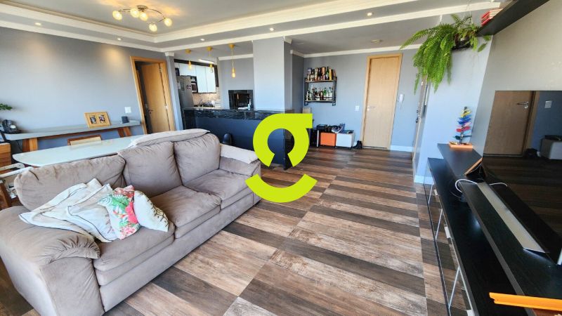 Excelente apto semi mobiliado, anda alto, 106m, la...