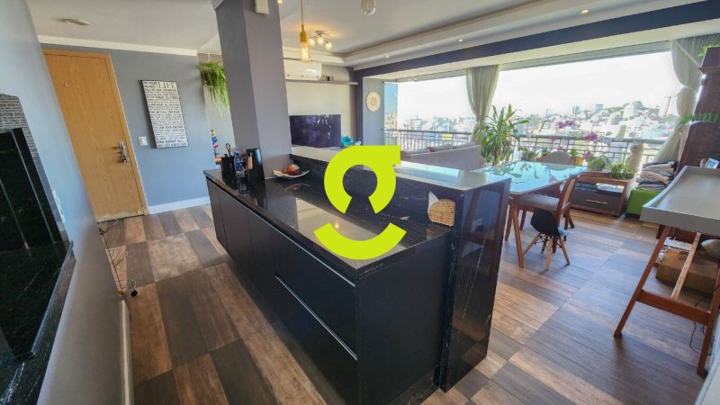 Excelente apto semi mobiliado, anda alto, 106m, la...