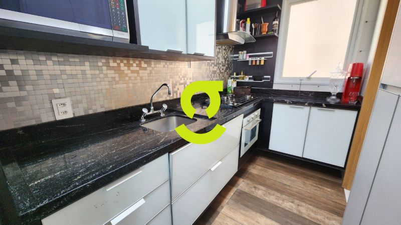 Excelente apto semi mobiliado, anda alto, 106m, la...