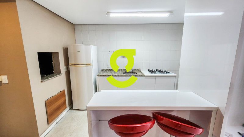 �timo apto, semi mobiliado, andar alto, churrasque...