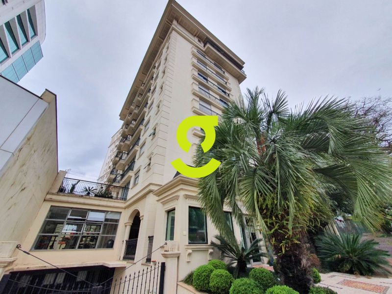 Excelente apto MOBILIADO, andar alto, churrasqueir...