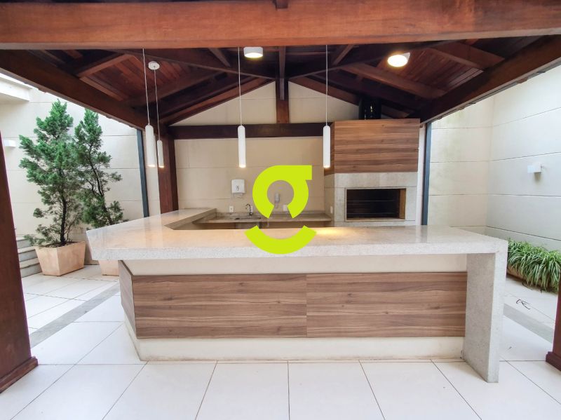 Excelente apto MOBILIADO, andar alto, churrasqueir...