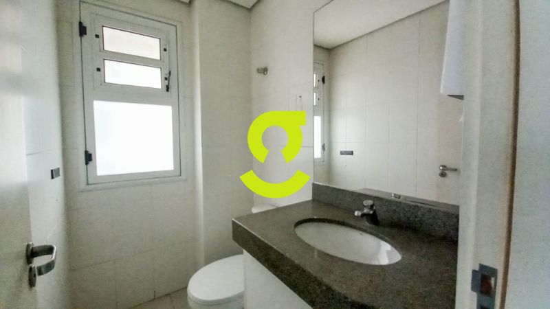 Sala comercial na Av. Carlos Gomes em Porto Alegre...