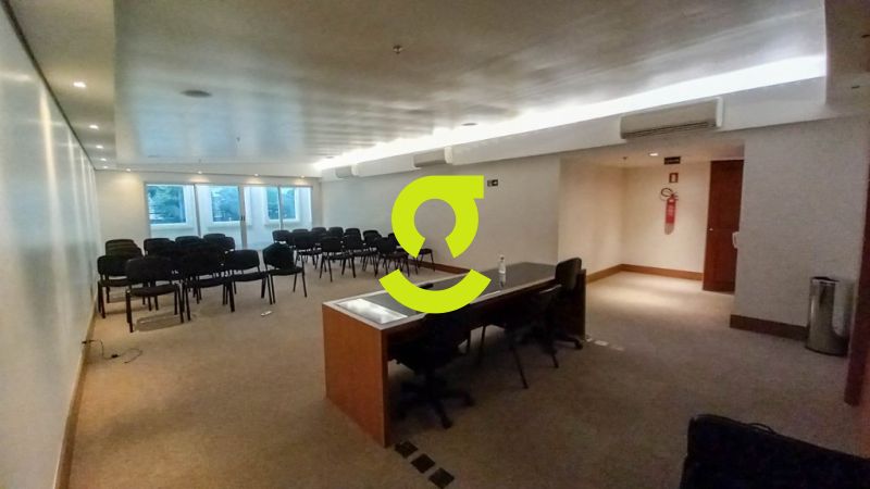 Sala comercial na Av. Carlos Gomes em Porto Alegre...