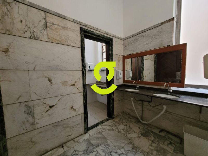 CONJUNTO COMERCIAL 1000m� NO CENTRO HIST�RICO | PO...