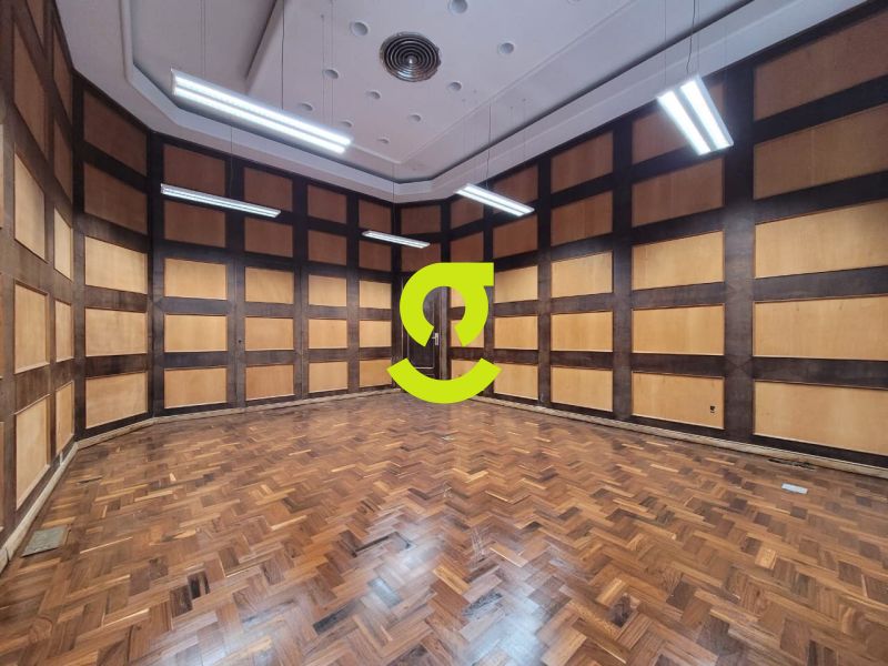 CONJUNTO COMERCIAL 1000m� NO CENTRO HIST�RICO | PO...