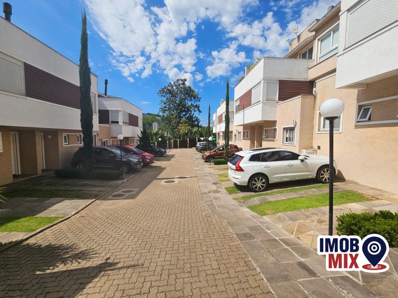 Casa em Condominio fechado com portaria e infra total
