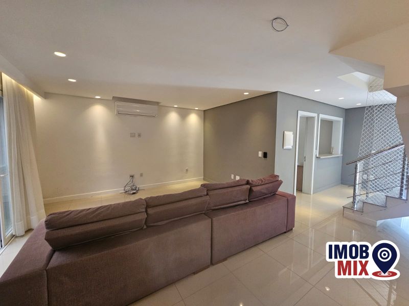 Casa em Condominio fechado com portaria e infra total