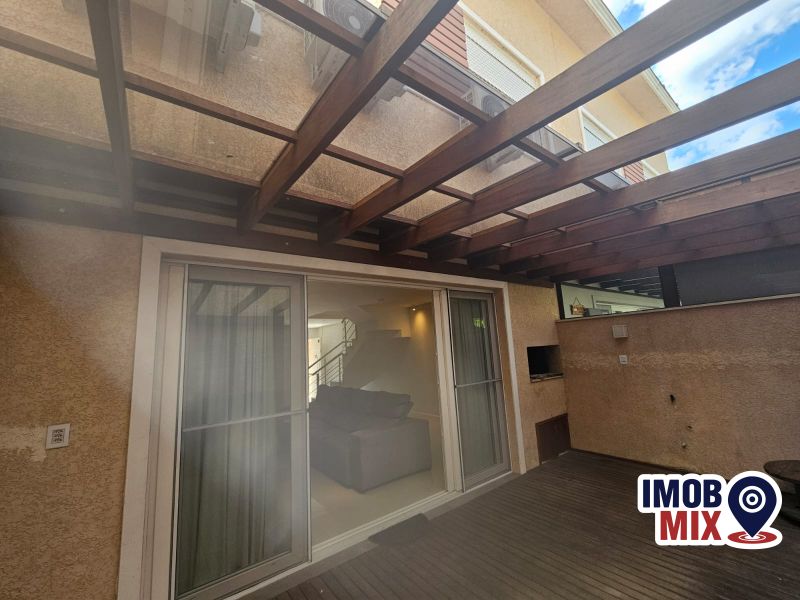 Casa em Condominio fechado com portaria e infra total