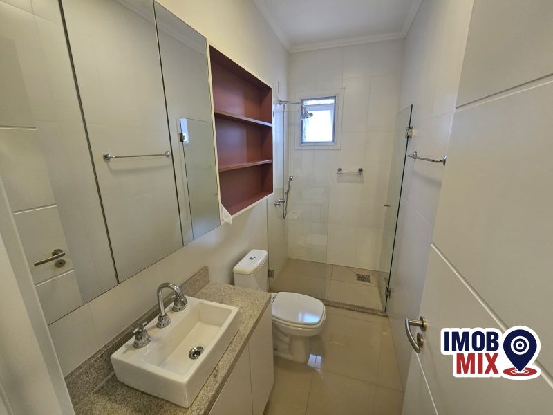 Casa em Condominio fechado com portaria e infra total