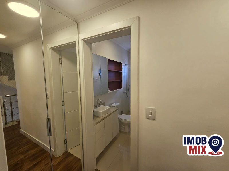 Casa em Condominio fechado com portaria e infra total