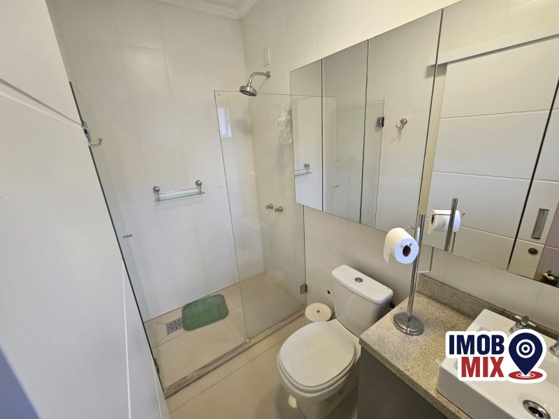 Casa em Condominio fechado com portaria e infra total